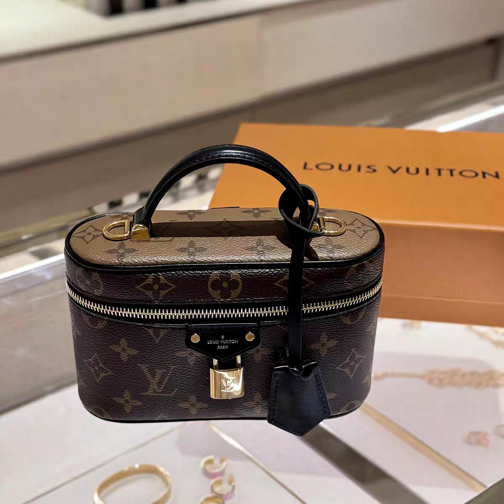 Vintage-Inspired Box hand bag – Elegant Monogram Tote Box