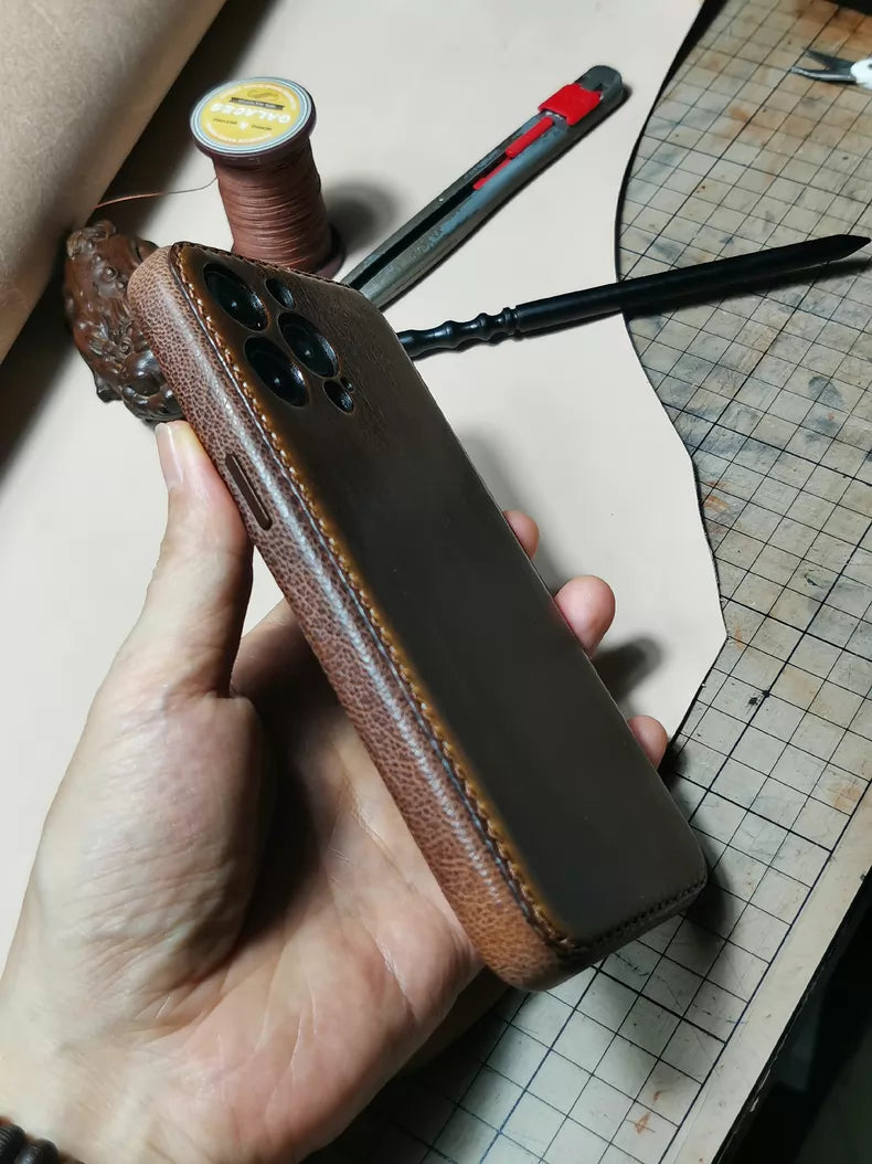 Handcrafted Vegetable-Tanned Leather iPhone Case – Vintage Patina Edition
