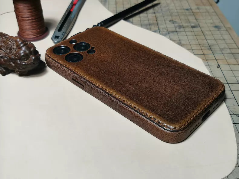Handcrafted Vegetable-Tanned Leather iPhone Case – Vintage Patina Edition