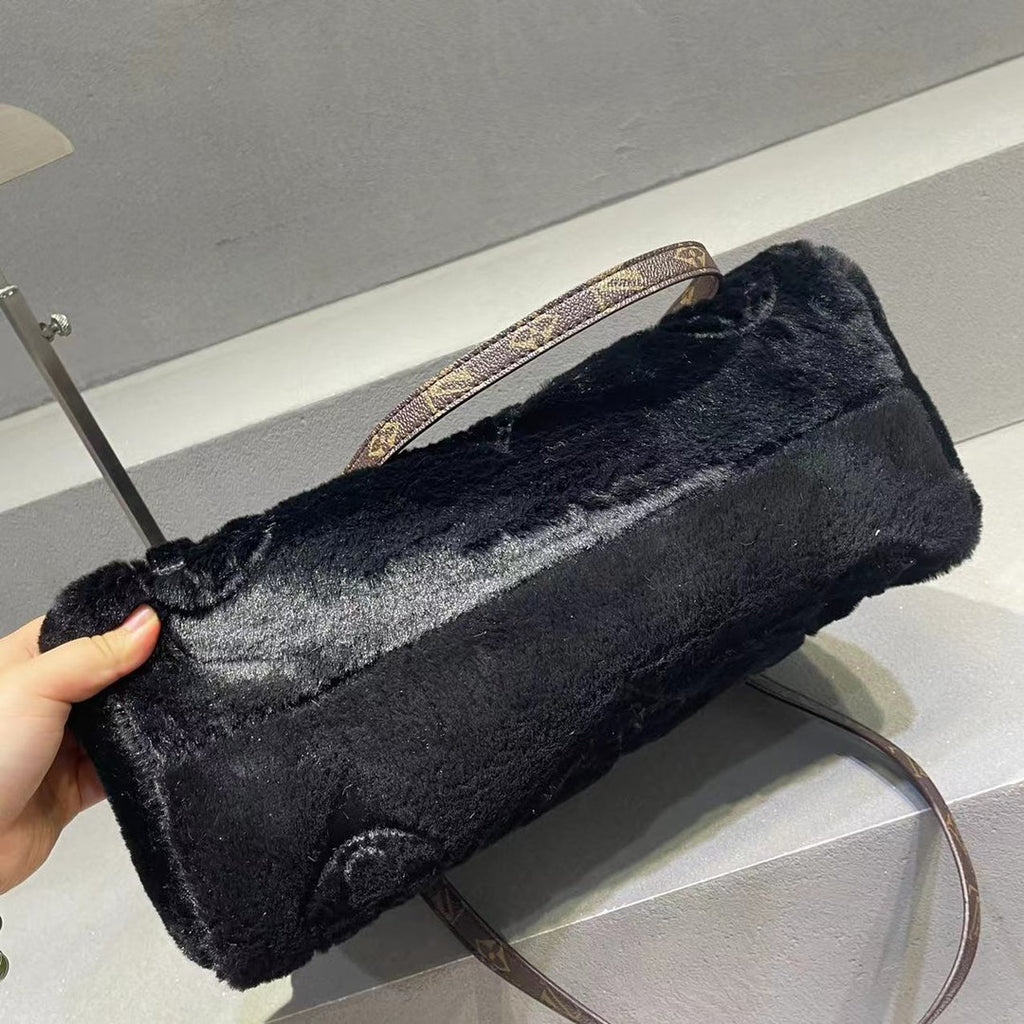 New Arrival: Trendy It Bag – A Must-Have Fashion Staple