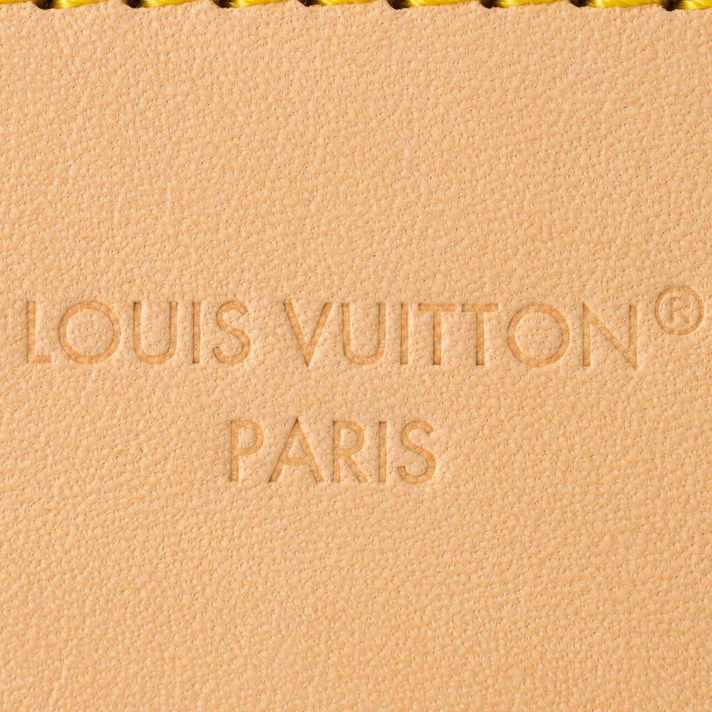 Luxurious Designer Leather Handbag with Gold Chain Details